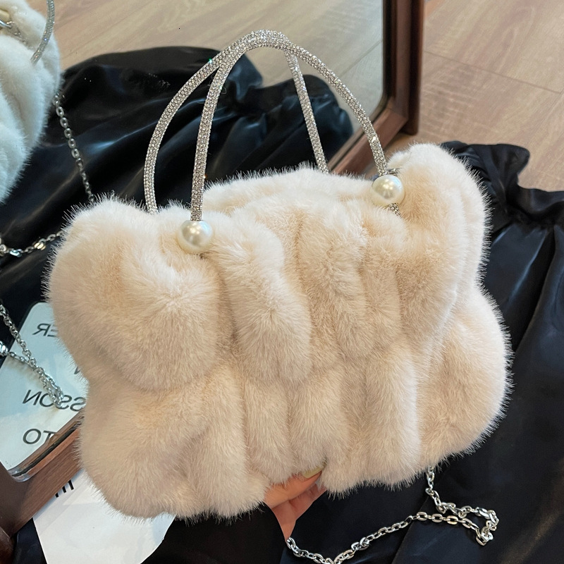 2025S Designer Women S Bag Super Niche For Women New Autumn And Winter Popular Casual Chain Crossbody Plush Tote Bag