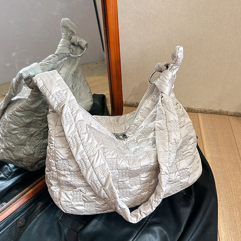 2025S Designer Women S Bag Cross New Cloud Plaid Pleated Single Shoulder Cotton Clothing Bag Women S Large Capacity Casual Tote Bag