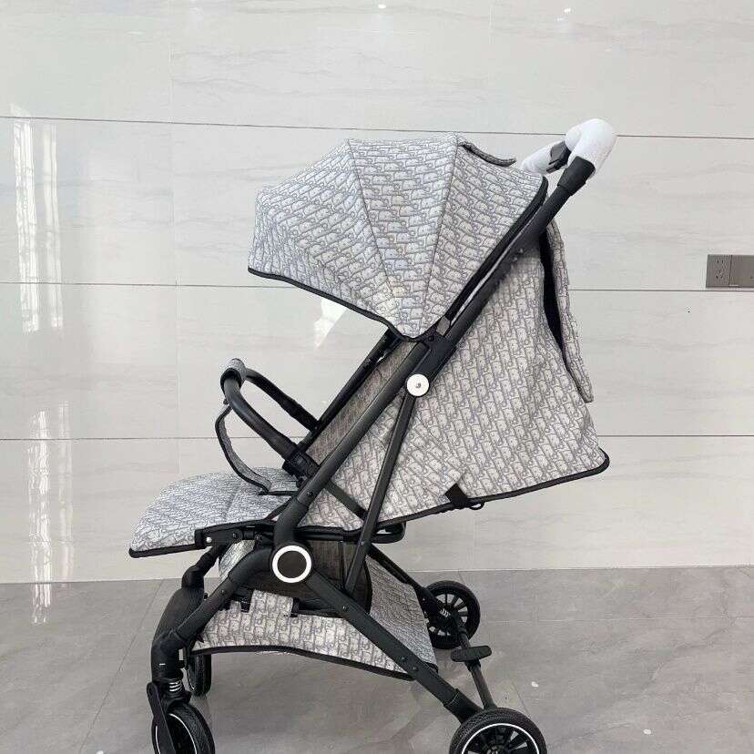 2025 New European Station Baby Foldable Lightweight Newborn Child Outdoor Travel Stroller with Bag Attachment