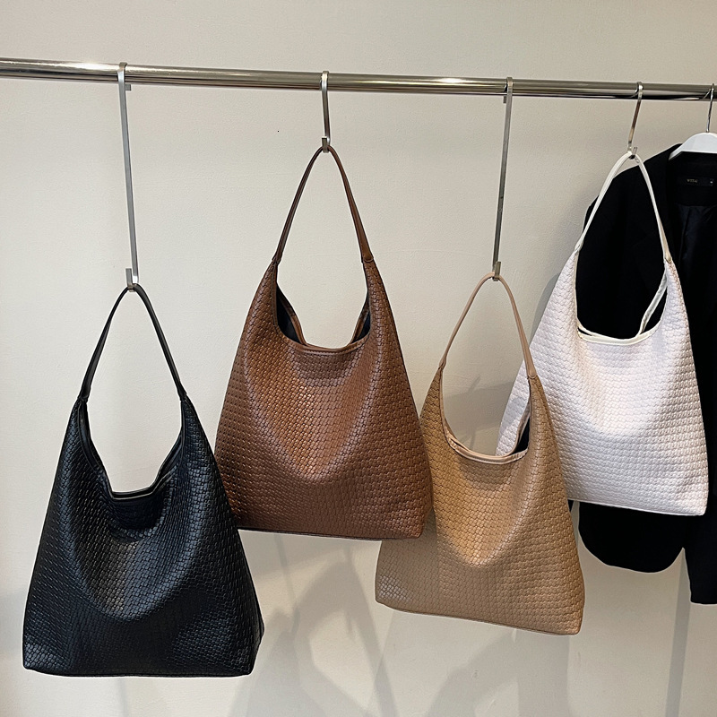 2025S Designer Women S Bag Large Capacity For Women Stylish New Simple Shoulder Bag Soft Surface Casual Commuting Texture Tote Bag