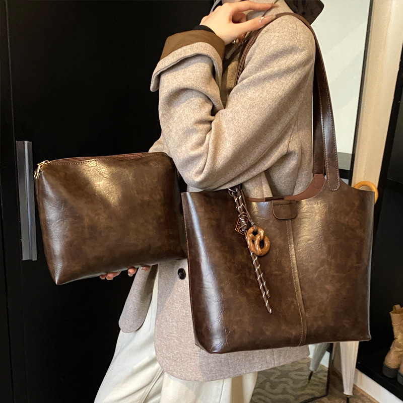 2025S Designer Women S Bag Commuter Tote For Women Winter New Single Shoulder Women S Large Capacity Handheld Bucket Bag