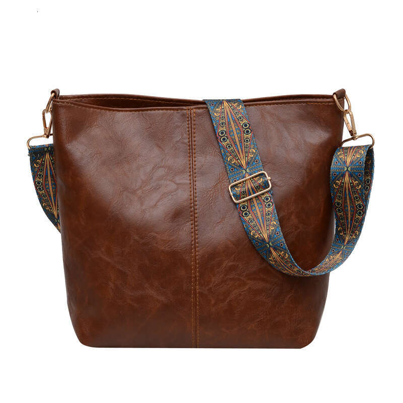 Designer's single shoulder handbag, large capacity soft leather women's commuting bucket diagonal cross bag, 2025 new casual fashion trend