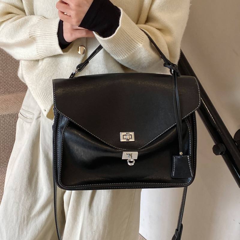 2025S Designer Women S Bag Postman Light Luxury Large Capacity Crossbody Fashion Style Single Shoulder Western Shopping Handheld Women S Bag