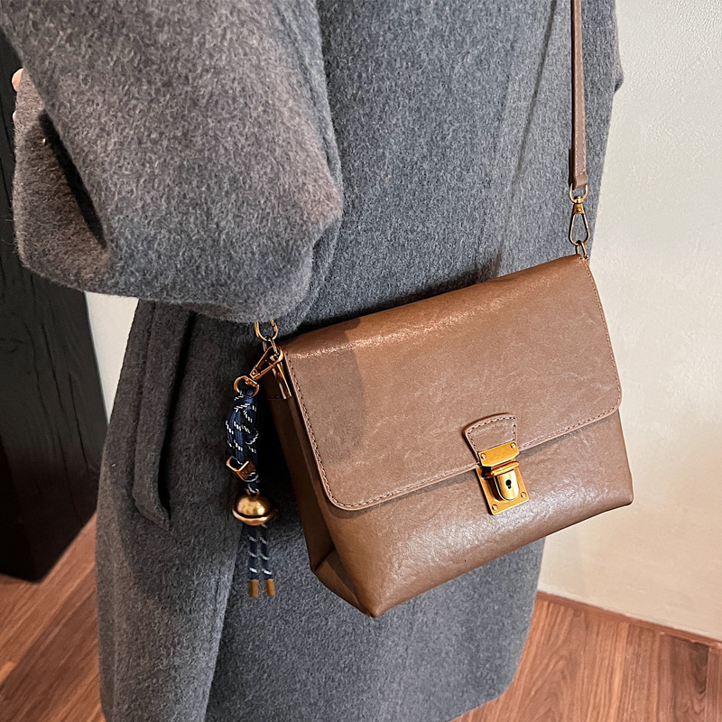 2025S Designer Women S Bag New Cross Women S Autumn Winter Luxury Single Small Square Casual Fashion Wide Shoulder Strap Underarm Bag