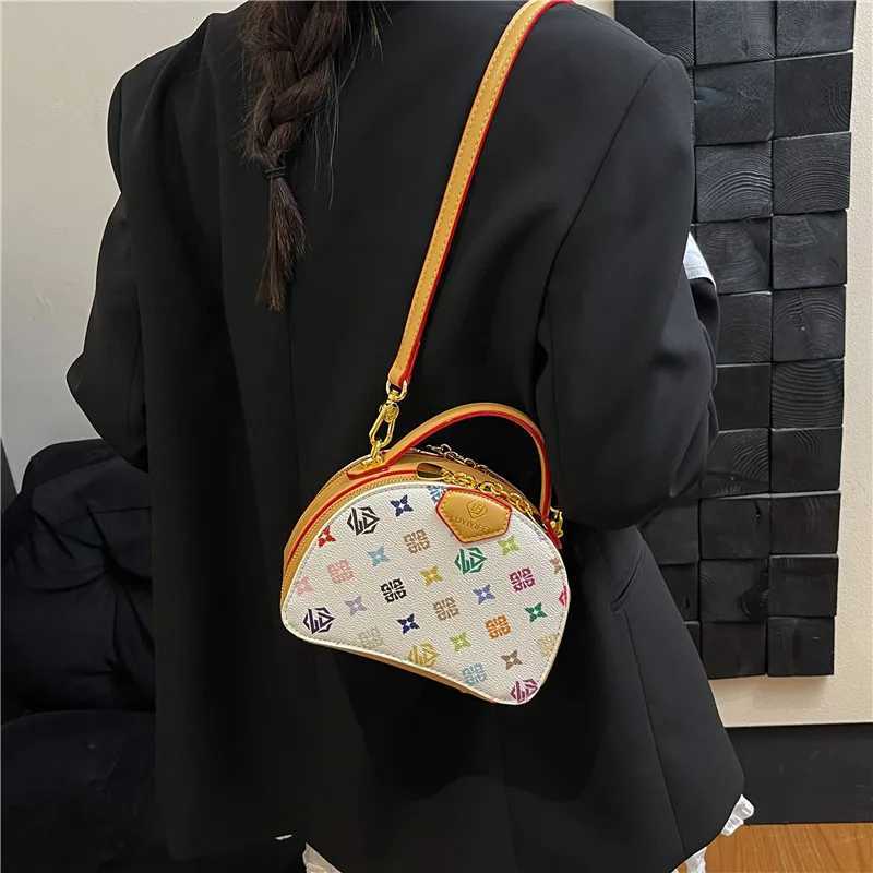2025 Hot Sale Korean-Inspired Shell Bag for Women - Lightweight Crossbody Purse Stylish Compact Perfect for Work TravelW251106