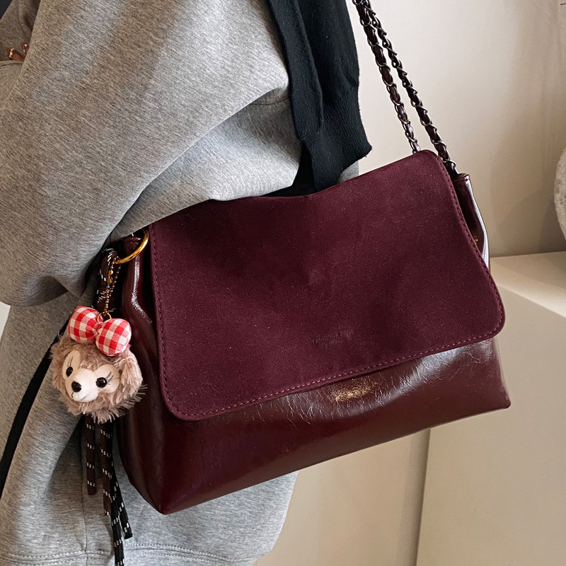 2025S Designer Women S Bag Large Capacity Underarm For Women Winter New Item One Shoulder Niche Tote Bag Fashionable Chain Crossbody Bag