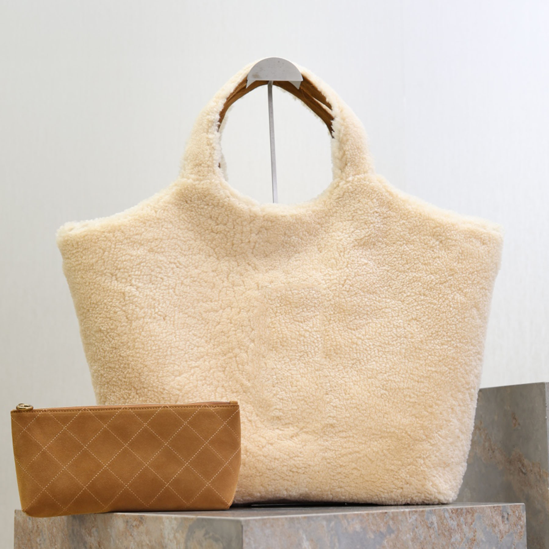 New 10A Icare In Shearling Tote Luxury Designer Soft Genuine Leather Shoulder Bag Golden Hardware Clutch Bag Removable Zip Pouch Handbag Purse