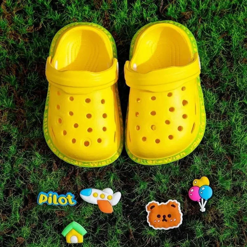 Summer childrens garden Clogs shoes for boys and girls beach sandals for children lightweight breathable cute cartoon slider baby slider 250402