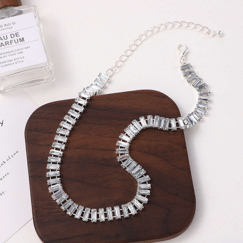 New personalized hot sier studded with a high-end rectangular zircon and elegant temperament. Full dia women's bracelet