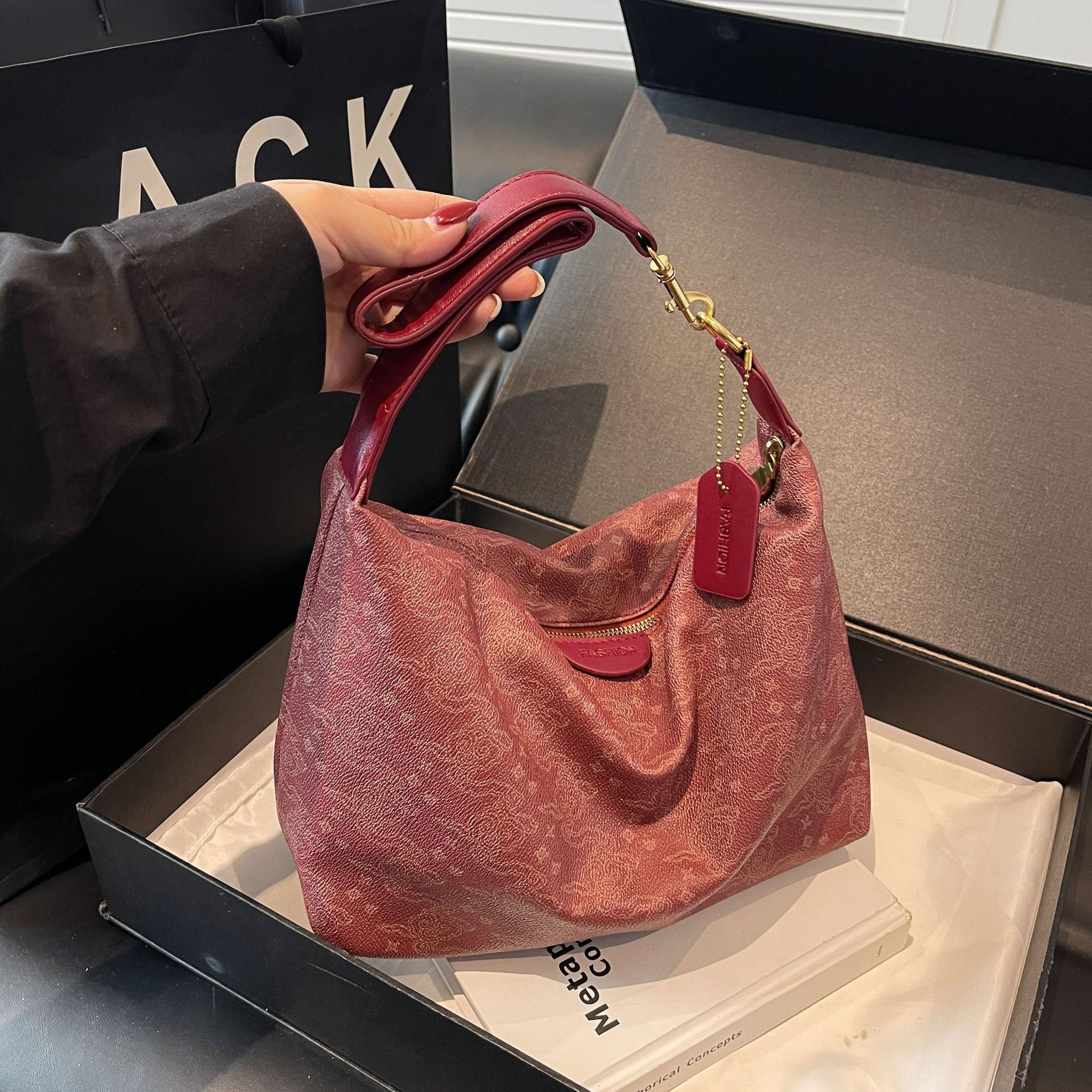 designer bag 2025 Spring New Women's Shoulder Simple Large Capacity Handbag Fashion Casual Tote Bag coachtotebag