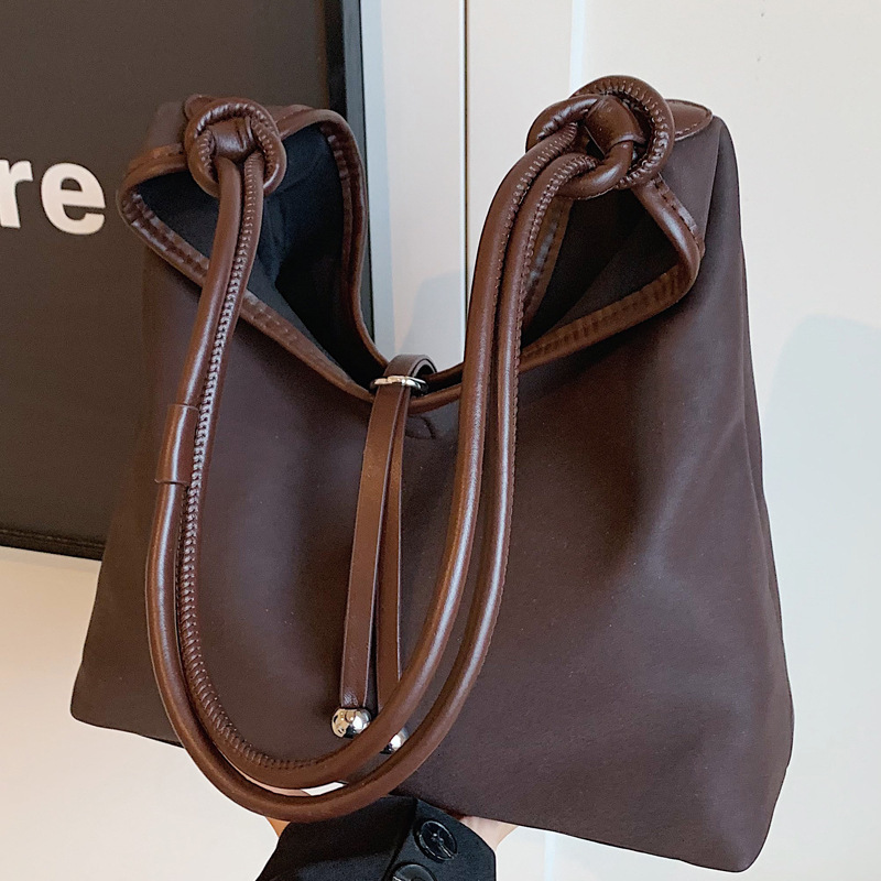 2025S Designer Women S Bag New Underarm For Women Large Capacity Handheld Fashion Shoulder Bag Small And Simple Commuter Tote Bag