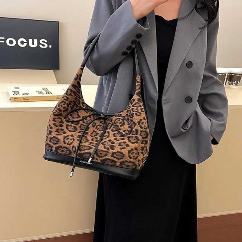 Famous Designer Leather Womens Crossbody Bag Luxury Brand Fashionable Classic Elegant Vintage Daily BagW251107