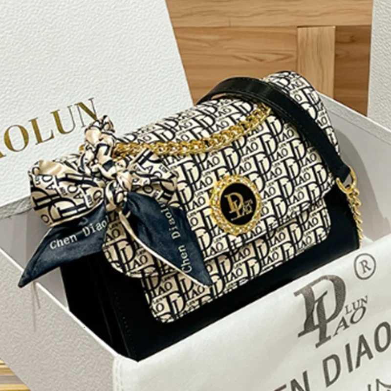 2025 New Ladies Bag Senior Sense Lock Buckle Shoulder Diagonal Cross Ladies Small Square Bag Chain Lock Buckle BagW251107