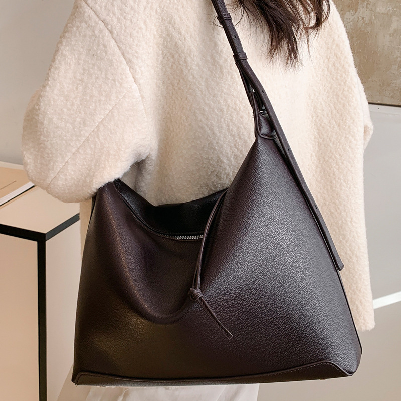 2025S Designer Women S Bag Lazy Style Armpit Frosted Suede New Autumn And Winter Shoulder Simple Women S Large Capacity Commuting Tote Bag