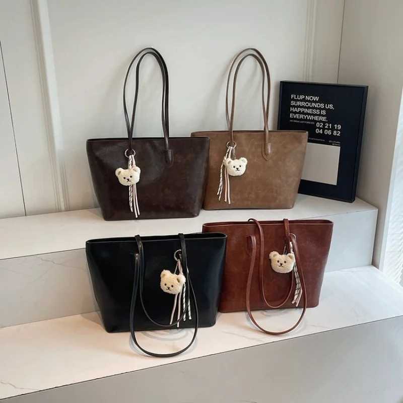 Unique Designer Paris Fashion Vintage Inspired Crossbody Handbag For Women With Large Capacity Solid Color MinimalistW251106