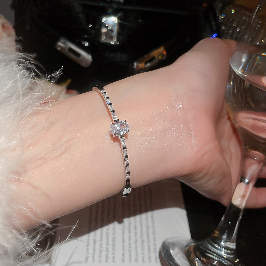 French Retro Super Shiny Zircon Geometric Oval Bracelet Fashionable Exquisite Versatile Bangle Light Luxury High-end Feel Jewelry - view 8
