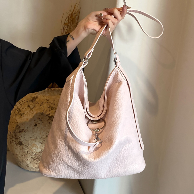 2025S Designer Women S Bag Solid Color Soft Surface Large Capacity For Women New Popular Simple Crossbody Autumn Casual Bucket Bag