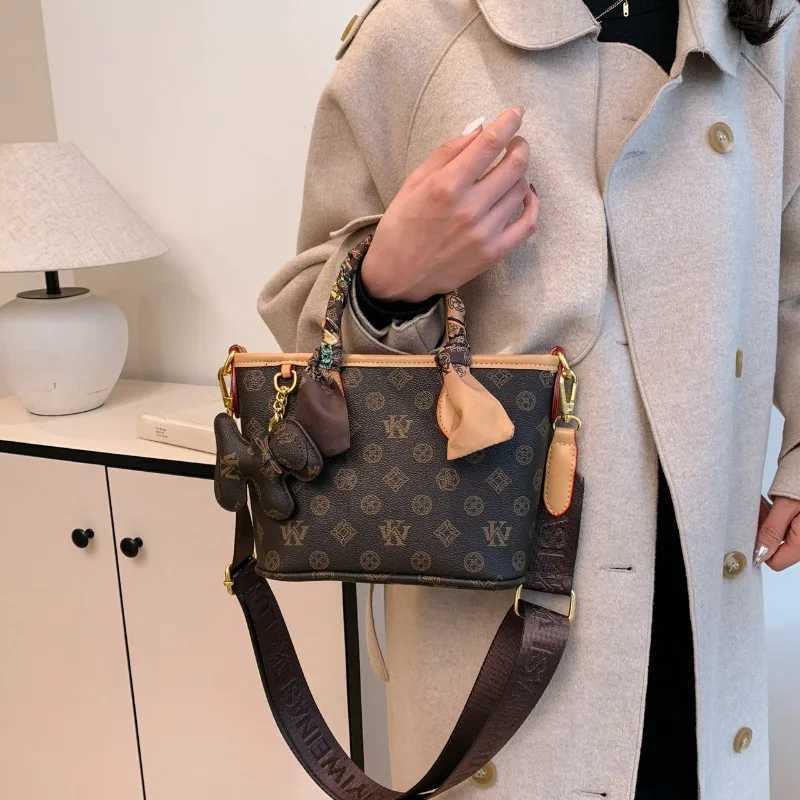 Elegant Leather Crossbody Bag For Ladies Shoulder Bag Convertible Luxury Brand Handbags By Famous DesignerW251106