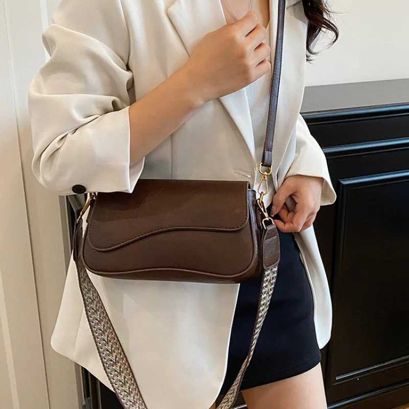 Elegant Womens Crossbody Bag Small Leather Handbag Ladies Designer Inspired Shoulder Purse For Evening Luxury PartyW251107