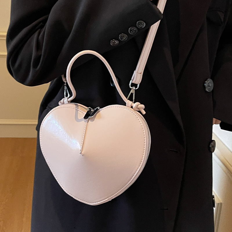2025S Designer Women S Bag Red Women S New High End Texture Niche Winter Single Shoulder Crossbody Bag Internet Famous Simple Peach Heart Small Bag
