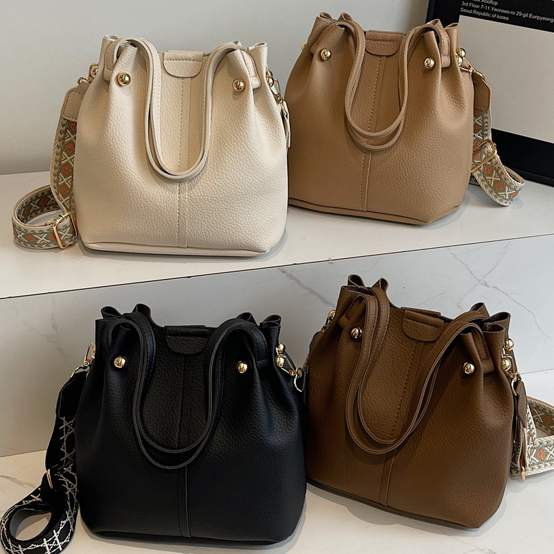 2025S Designer Women S Bag Versatile Single Crossbody For Women Fashionable Simple Handbag Wide Shoulder Strap Stylish And Large Capacity Bucket Bag