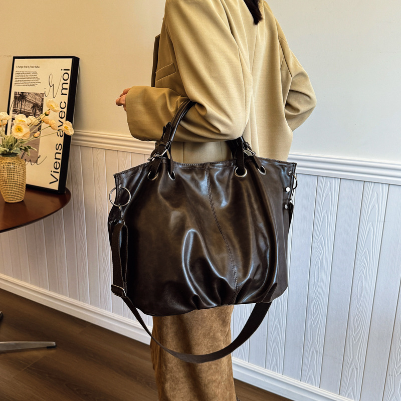 2025S Designer Women S Bag Large Capacity Crossbody Leopard Women S Solid Color Multifunctional Shoulder Bag High End New Student Commuting Tote Bag