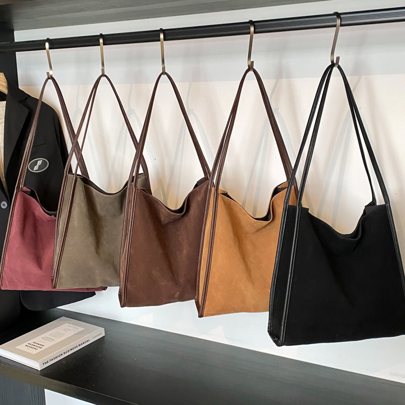 2025S Designer Women S Bag Large Capacity For Women New Fashionable Versatile High End Feeling Bucket Commuter Shoulder Bag