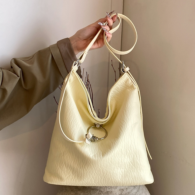 2025S Designer Women S Bag Solid Color Soft Surface Large Capacity For Women New Popular Simple Crossbody Autumn Casual Bucket Bag