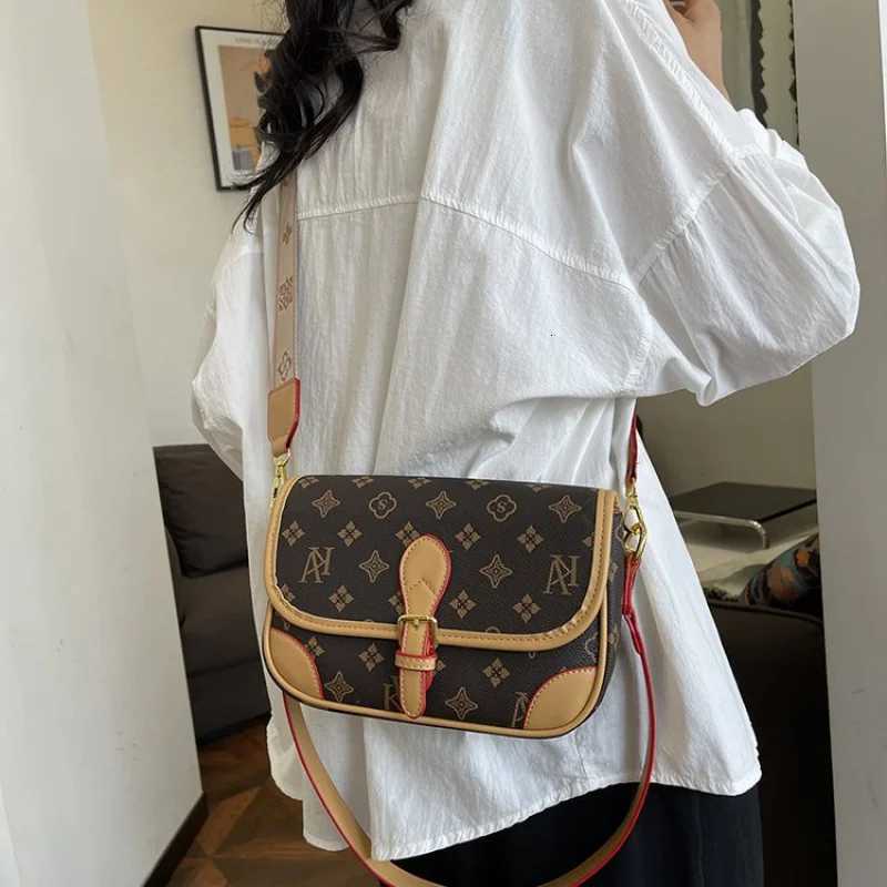 Womens Shoulder Bag Genuine Leather Handbag Elegant Crossbody Bag Famous Designer Tote Bags Popular Classic LadiesW251107