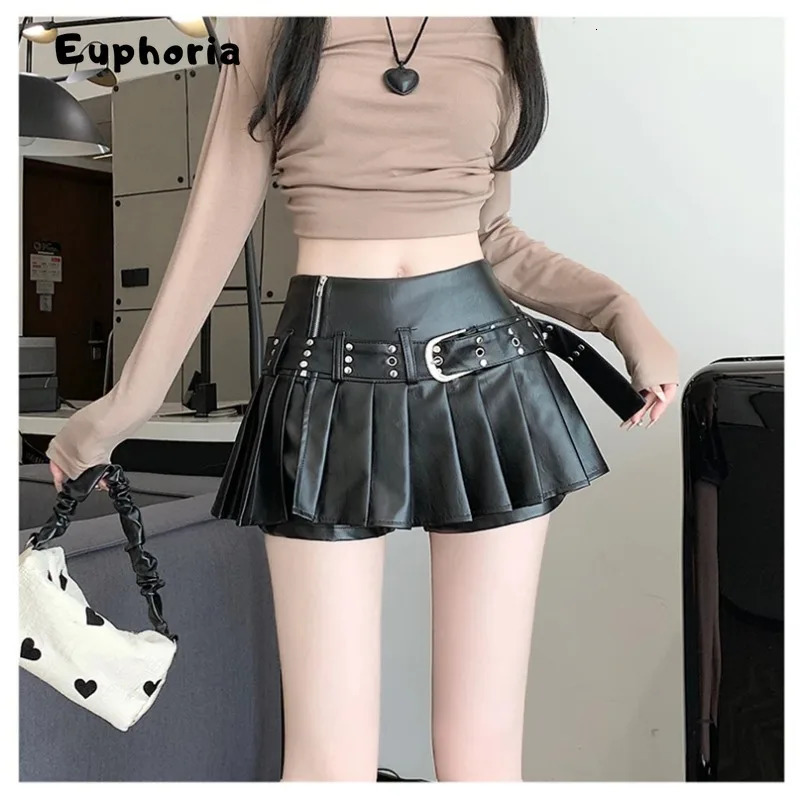 womens punk retro Aline pleated leather skis Y2k mini shorts Harajuku Nymphet Emo 2000s 250324