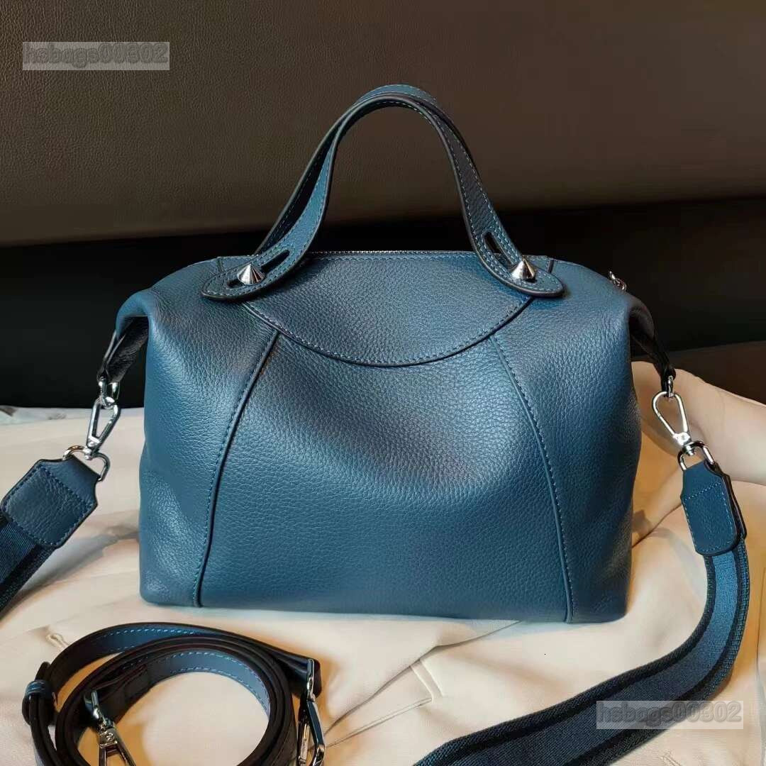 New Soft Baotou Genuine Leather Hand-Held Single Shoulder Messenger Bag Casual And Large Capacity Manufacturers Direct Supply