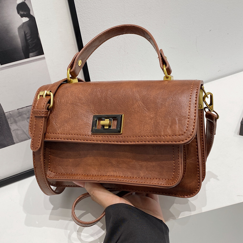 2025S Designer Women S Bag Underarm For Women New Autumn Winter Versatile Chain Crossbody Bag High End And Portable Small Square Bag