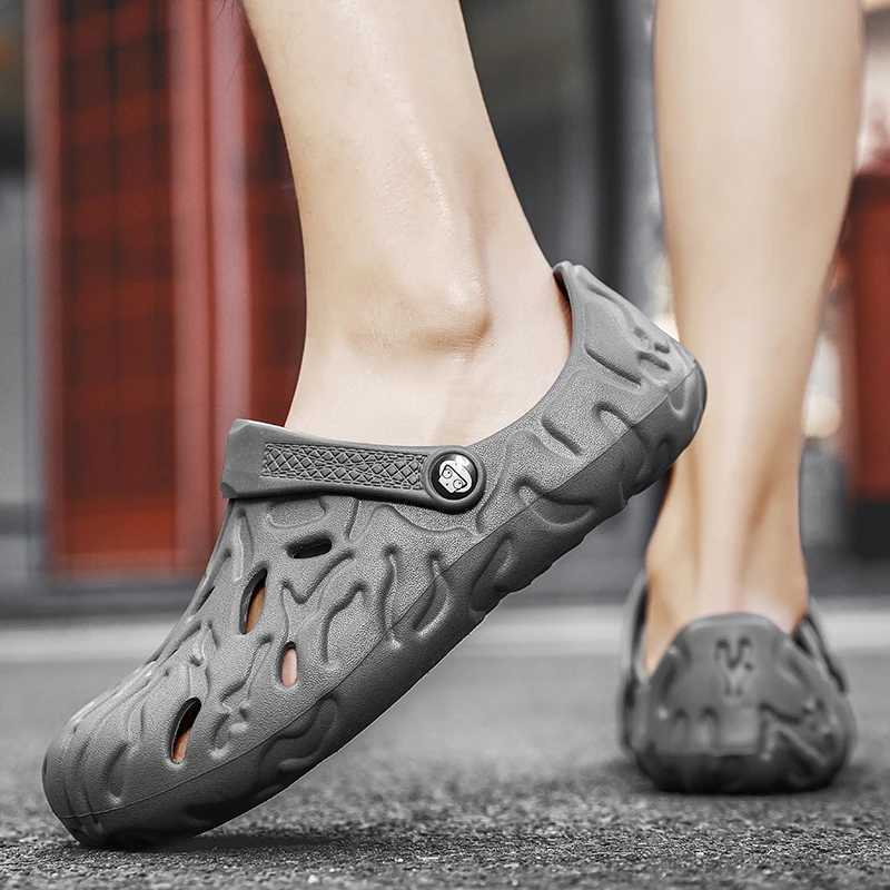 Mens Summer Slippers Thick soled Mens Clogs Sandals Hollow Breathable Flip Sandals Fashion Beach Slippers M250407