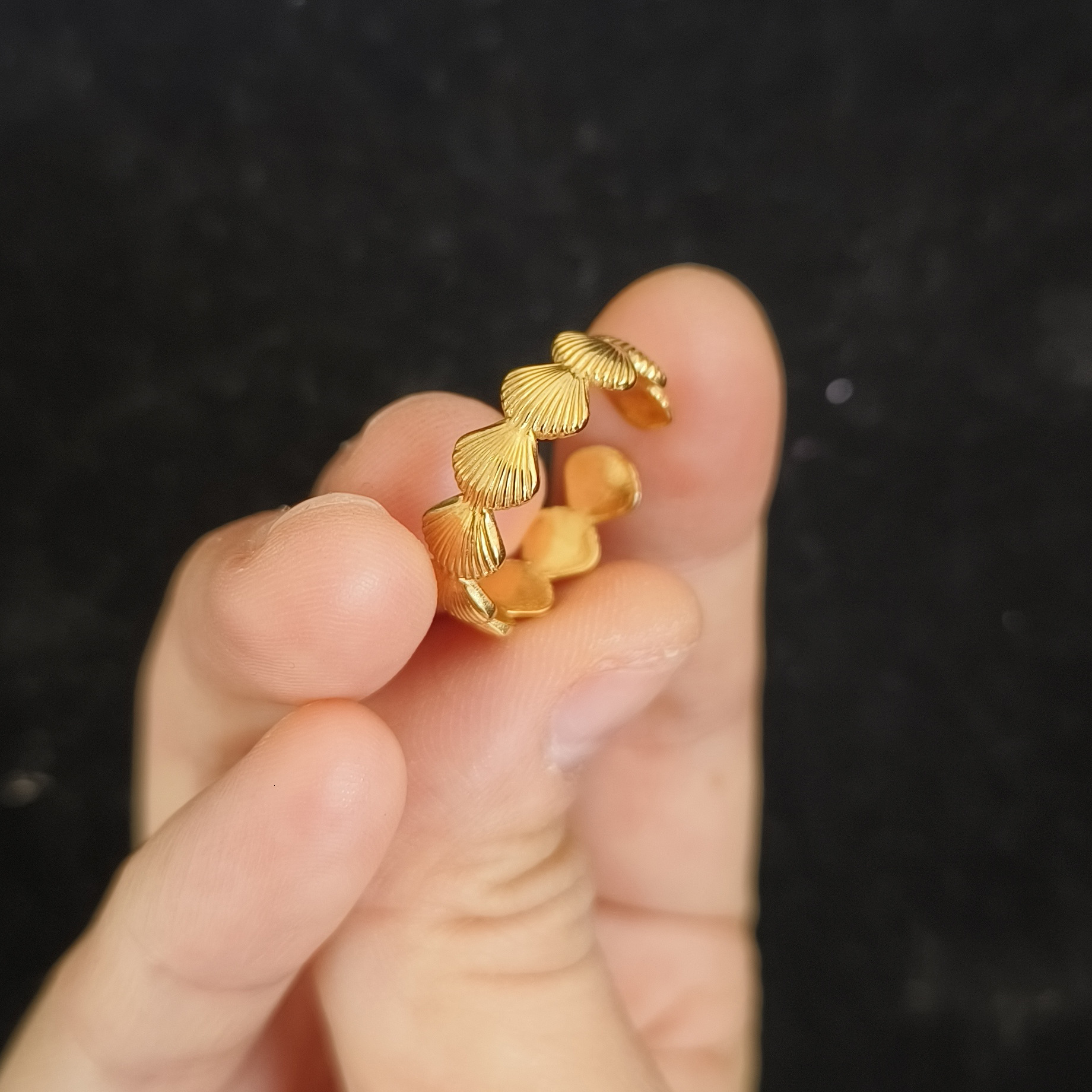 Dingyuan's summer beach Bei ke shaped jewelry versatile and timeless, with high-end feel. It is a new ring