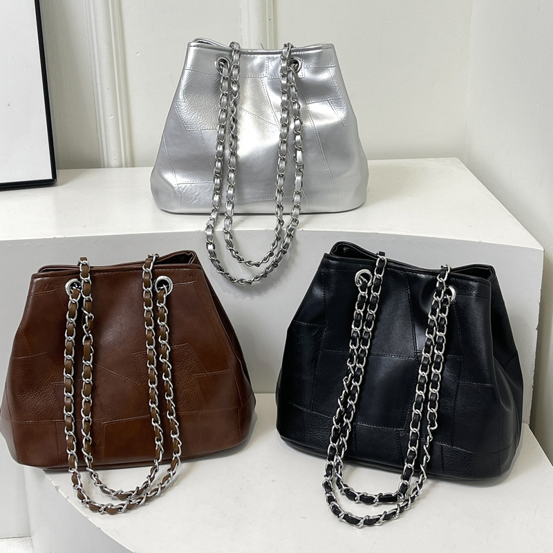 2025S Designer Women S Bag Large Capacity Bucket Women New Fashionable Versatile Chain Shoulder Crossbody Bag With Texture For Work And Commuting Armp