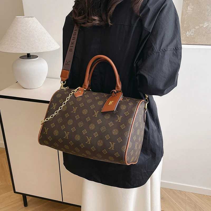 Elegant Crossbody Bag For Women Made Of Leather Luxury Brand Handbag By Famous Designer Classic Popular SpaciousW251107