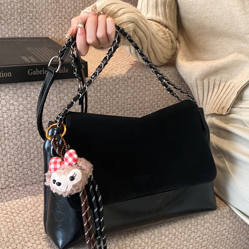 2025S Designer Women S Bag Large Capacity Underarm For Women Winter New Item One Shoulder Niche Tote Bag Fashionable Chain Crossbody Bag