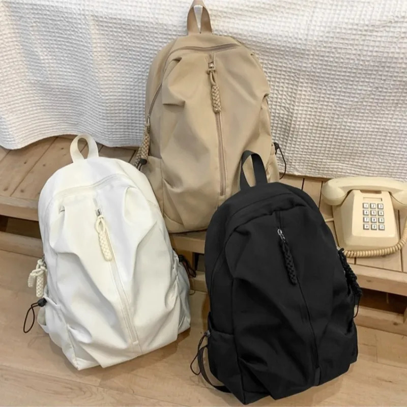 Backpack textured clothing suitable for travel large capacity sturdy backpack simple casual bag 250402