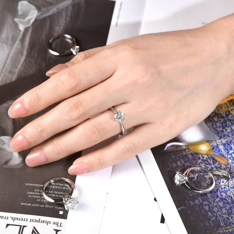 Custom 05CT 1CT 2CT 3CT Vvs D 925 Sterling Silver Solitaire Moissanite Wedding Engagement Ring for Women with Gra Certificate