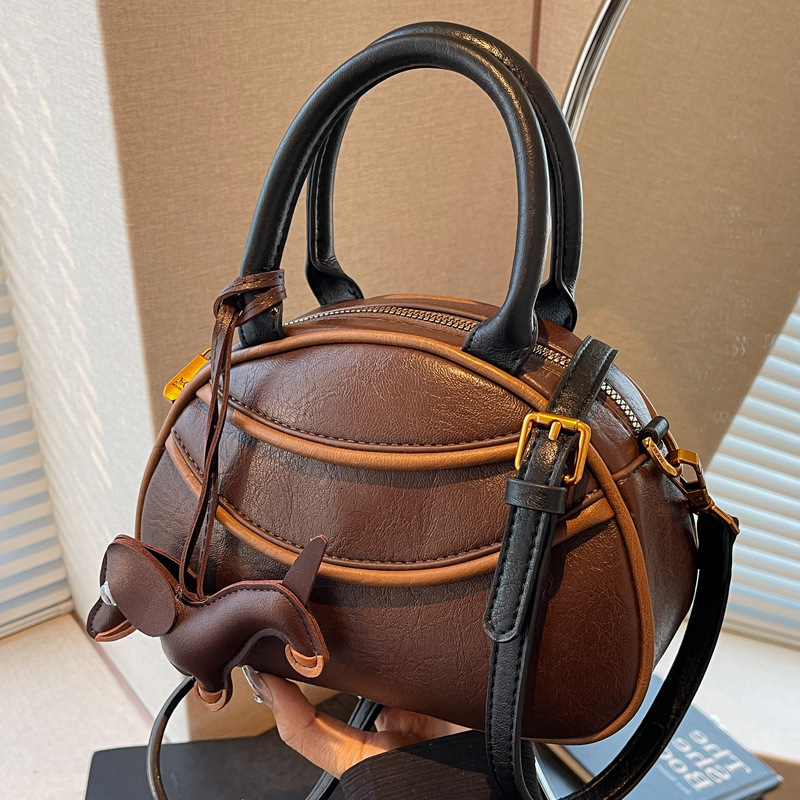 2025S Designer Women S Bag Single Shoulder Crossbody New Fashionable Armpit Versatile Simple Bowling Hand Held Women S Bag
