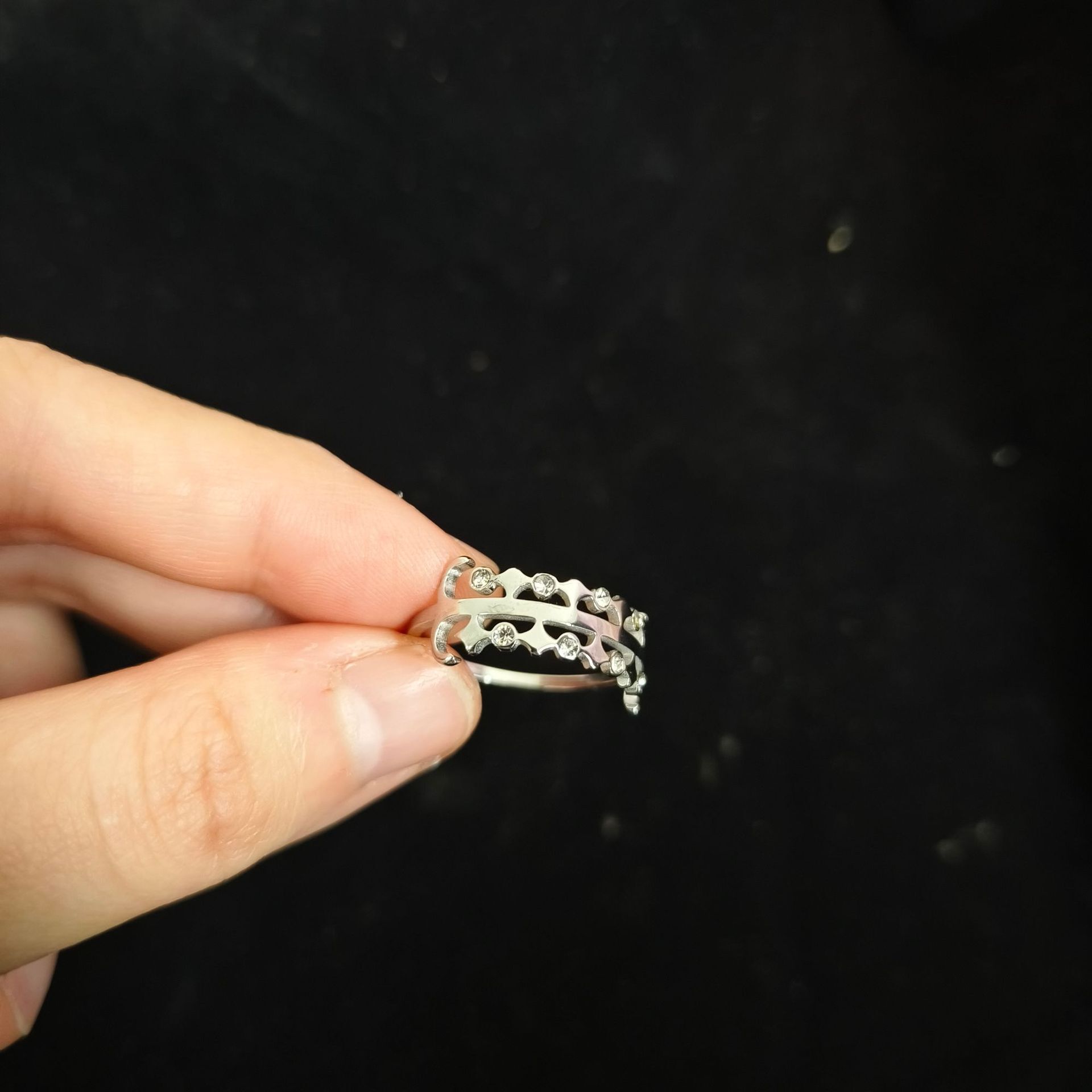 Top Source's new niche design double row diamond for women, high-end and atmospheric titanium steel ring