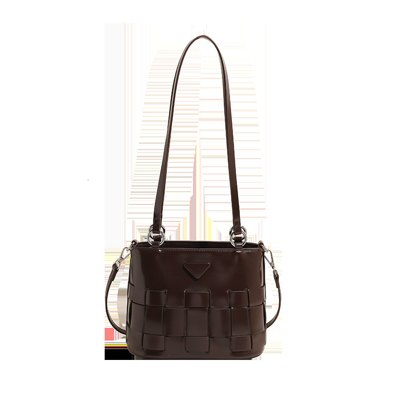 2025S Designer Women S Bag French Woven For Women With A Sense Of Luxury New Style Vegetable Basket Bag Fashionable Drawstring Winter Crossbody Bucket