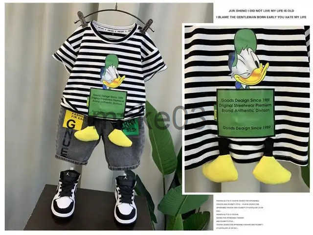 2024 Summer Clothing Boys Wear Short sleeved Striped T-shirt+Black Denim 2Pce Childrens Fashion Song Set J250403
