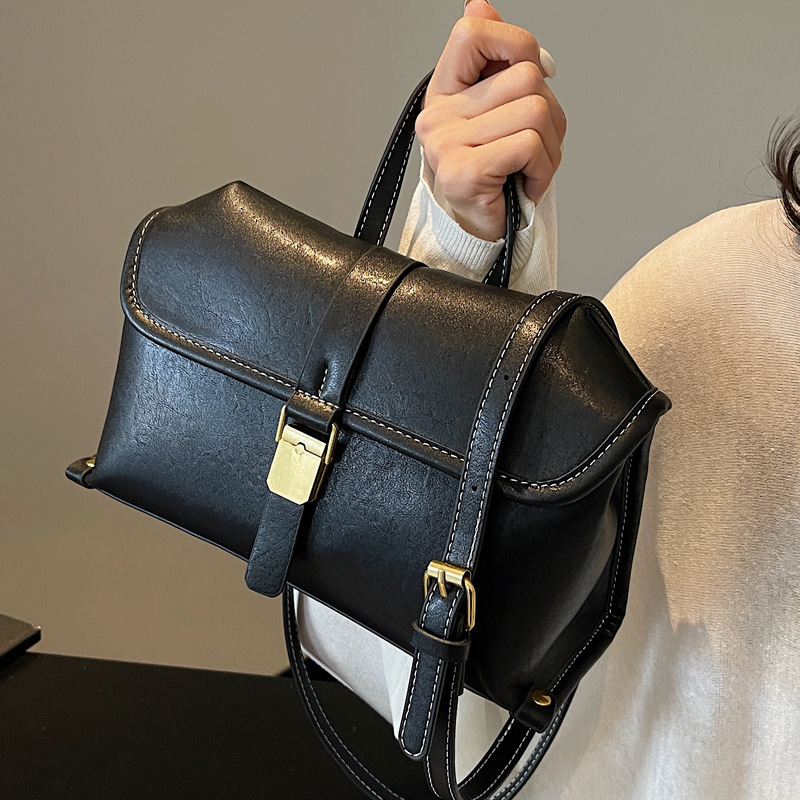 2025S Designer Women S Bag Postman Handbag New Trendy Fashion Simple Backpack Multi Purpose Western Style Crossbody Bag