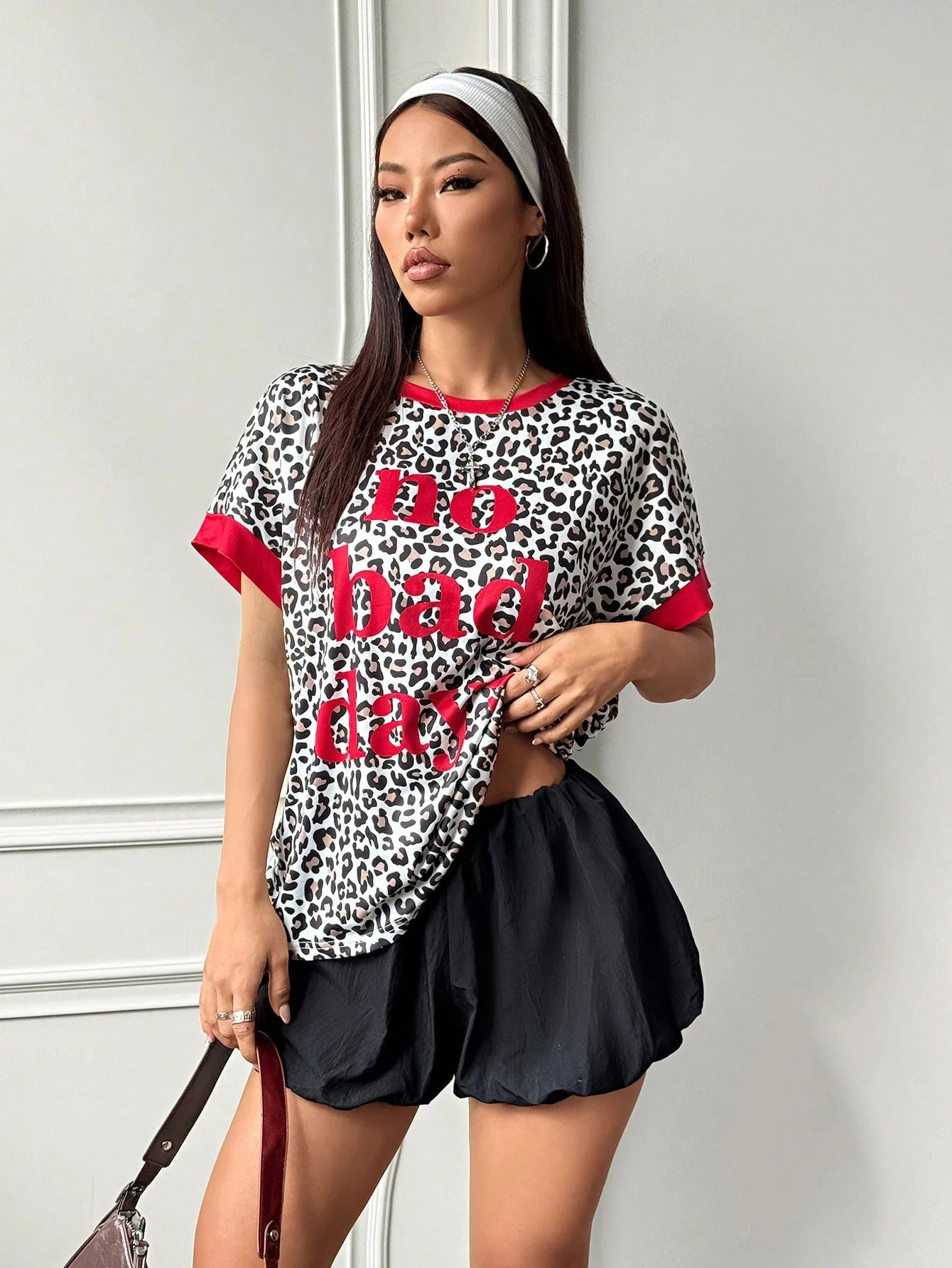 Fresh leopard print womens Tshirt summer round neck fashionable letter printed short sleeved top 250407