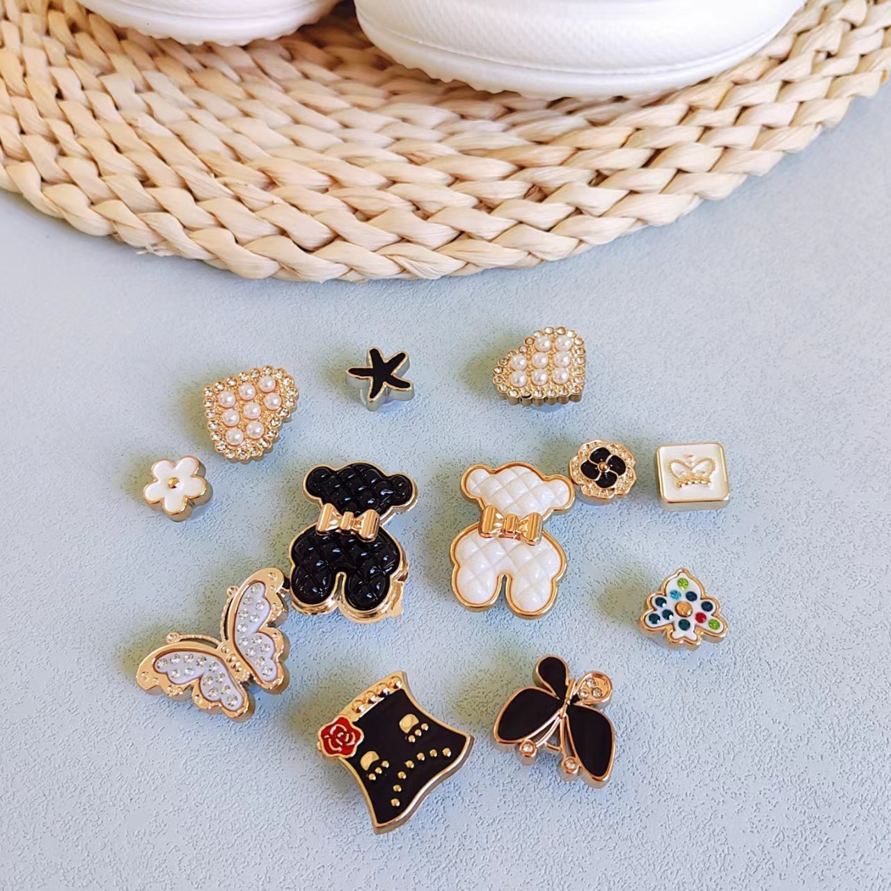 Ins TikTok New Hole Shoes DIY Decoration Black and White Bear Butterfly Set Chain Shoe Buckle Shoe Flower 240520