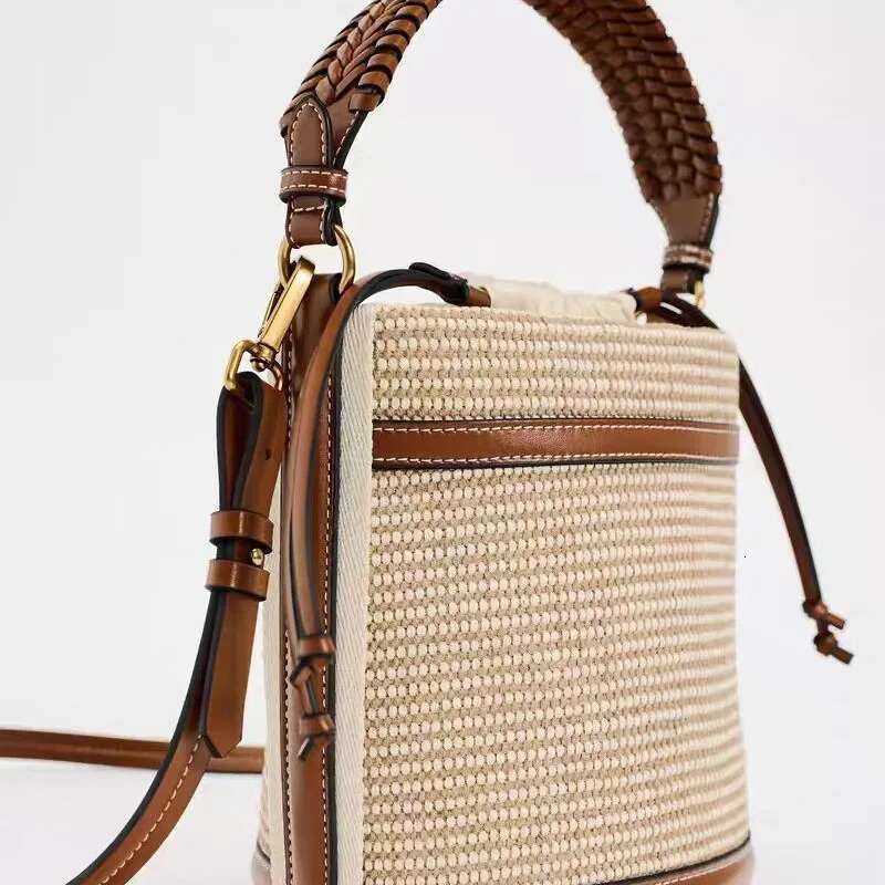 Women's Niche Design 2024 Environmentally Friendly Woven Light Handbag Versatile Shoulder Bucket Bag Vegetable Basket