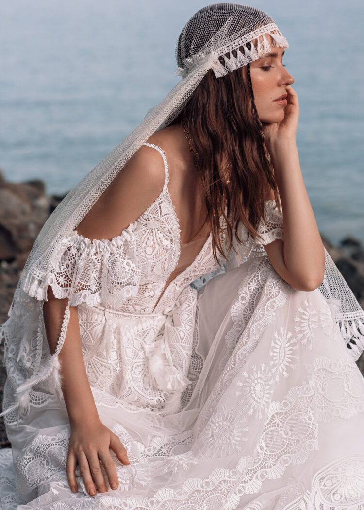 Bohemian Wedding Dresses Spaghetti Straps Lace Appliques Bridal Gowns Customized Backless Sweep Train A Line Boho Robe De