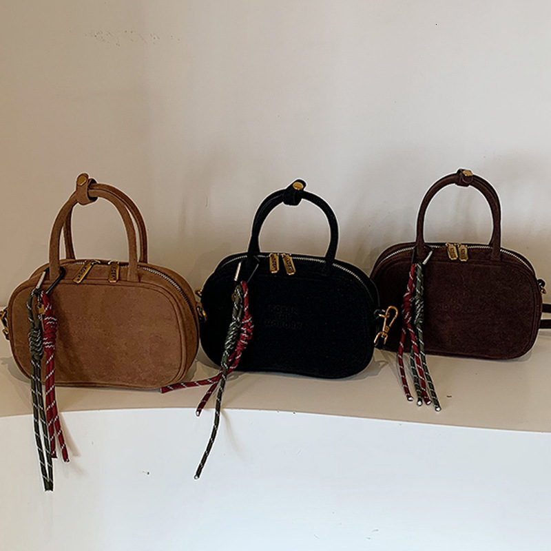 2025S Designer Women S Bag Matte High End Texture Handbag New Style Bowling Bag Temperament Crossbody Pillow Women S Bag