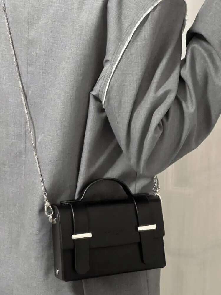 New Design Fashion Women's Handheld Bag Shoulder Korean Style Black Niche Trend Crossbody Leisure Messenger Bags